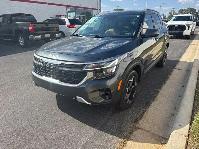 2024 Kia Seltos EX thumbnail 3