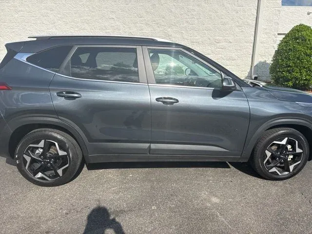 2024 Kia Seltos EX thumbnail 8