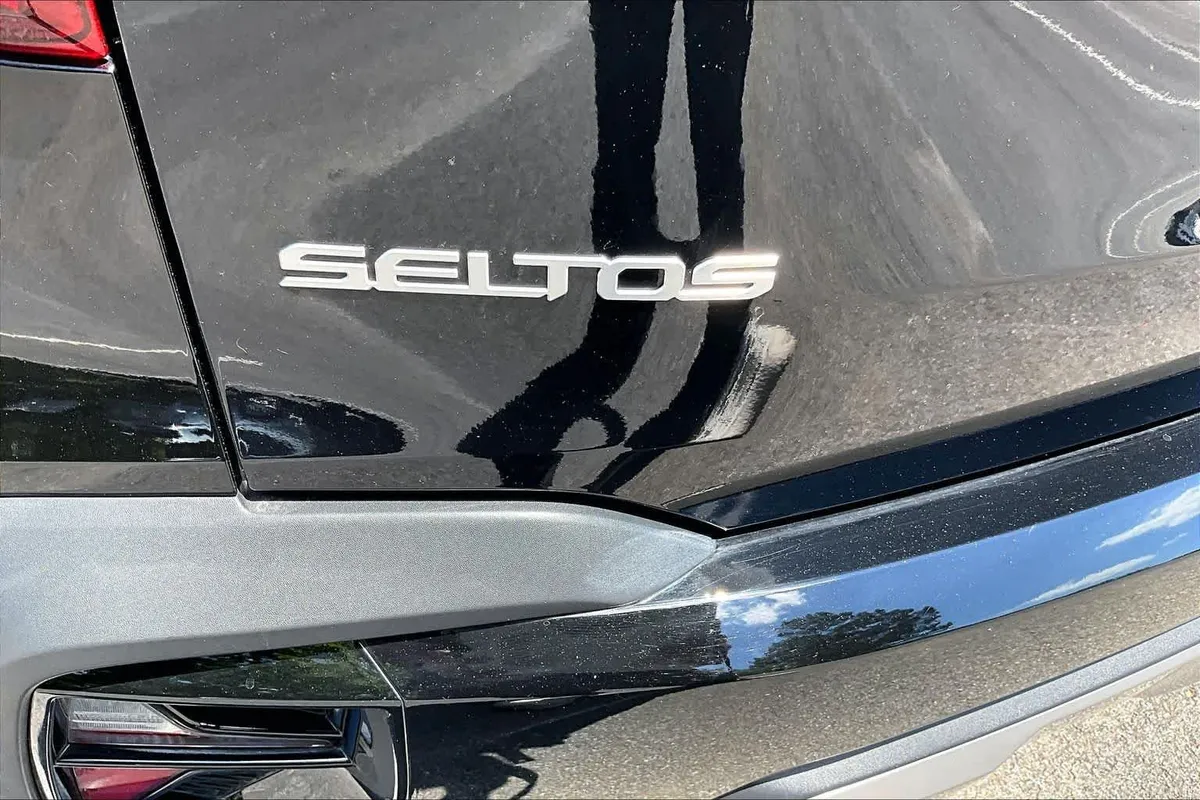 2024 Kia Seltos S thumbnail 10