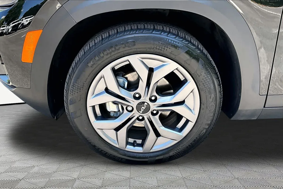 2024 Kia Seltos S thumbnail 11