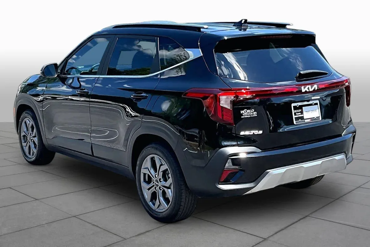 2024 Kia Seltos S thumbnail 12