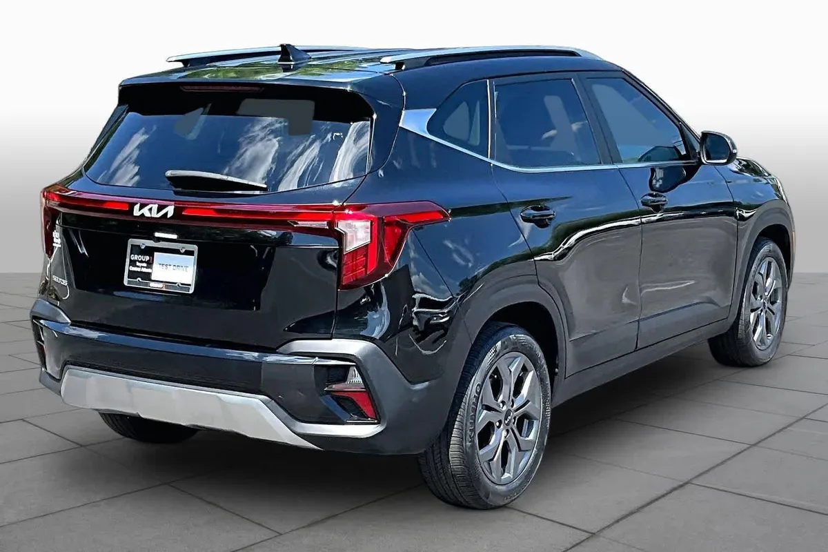 2024 Kia Seltos S thumbnail 13