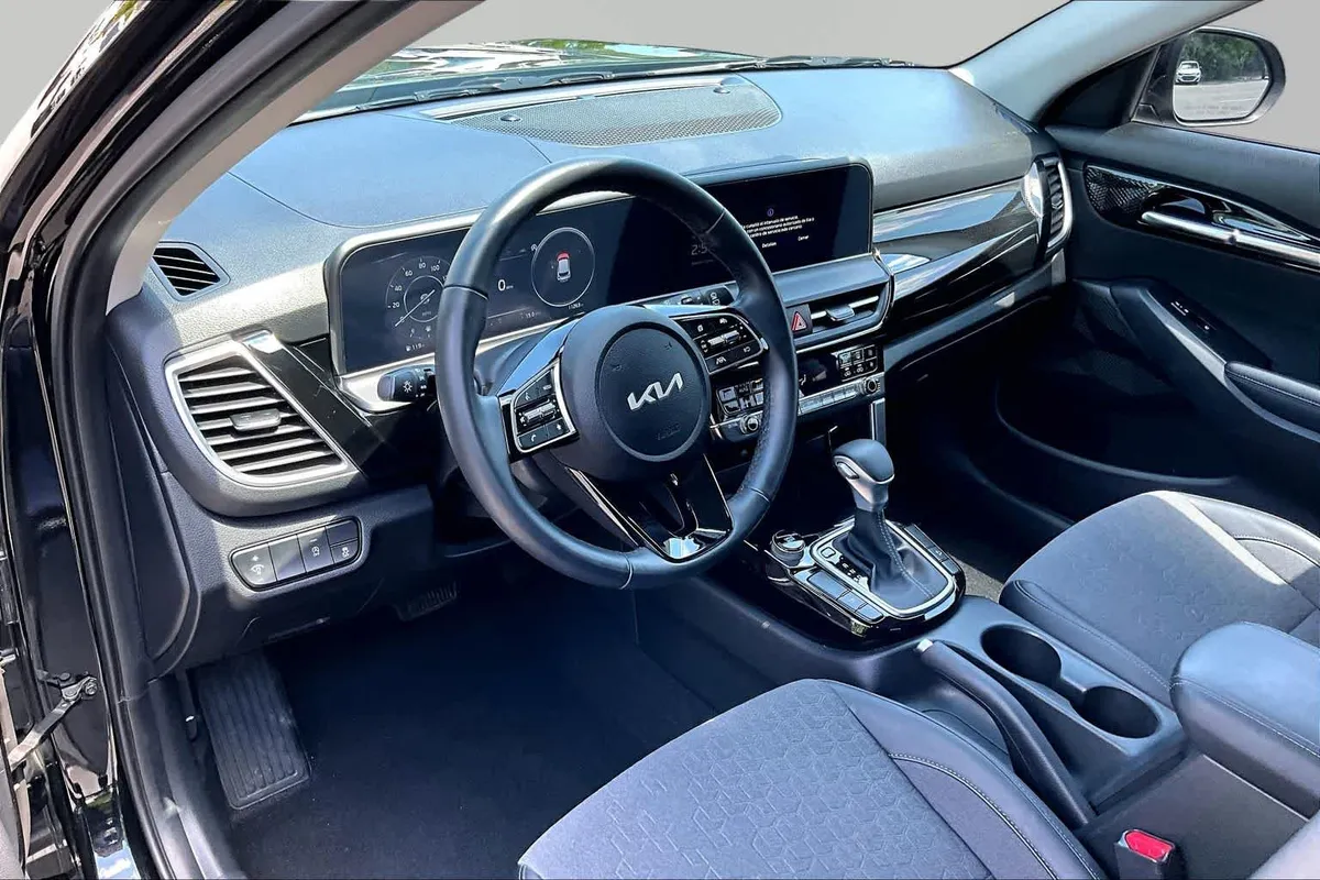 2024 Kia Seltos S thumbnail 17