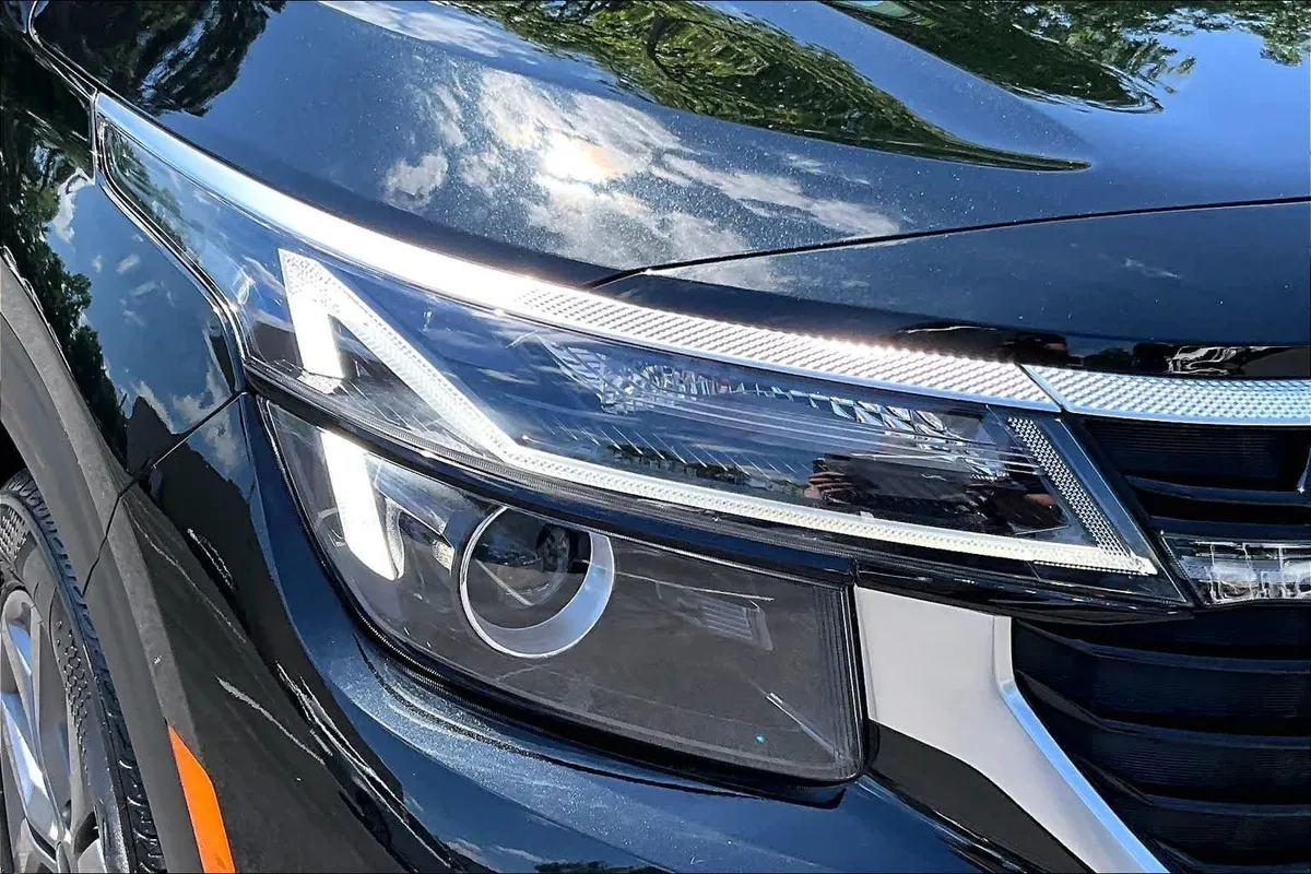 2024 Kia Seltos S thumbnail 27