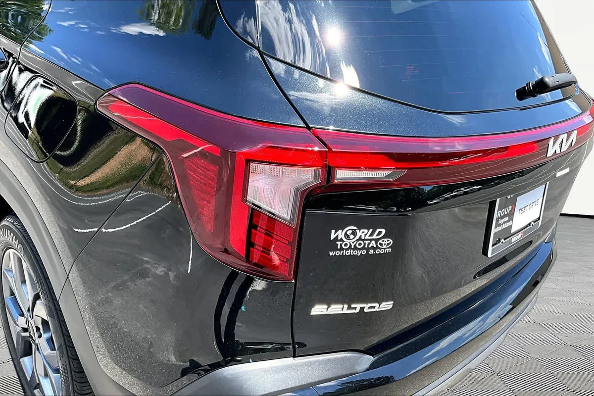 2024 Kia Seltos S thumbnail 28
