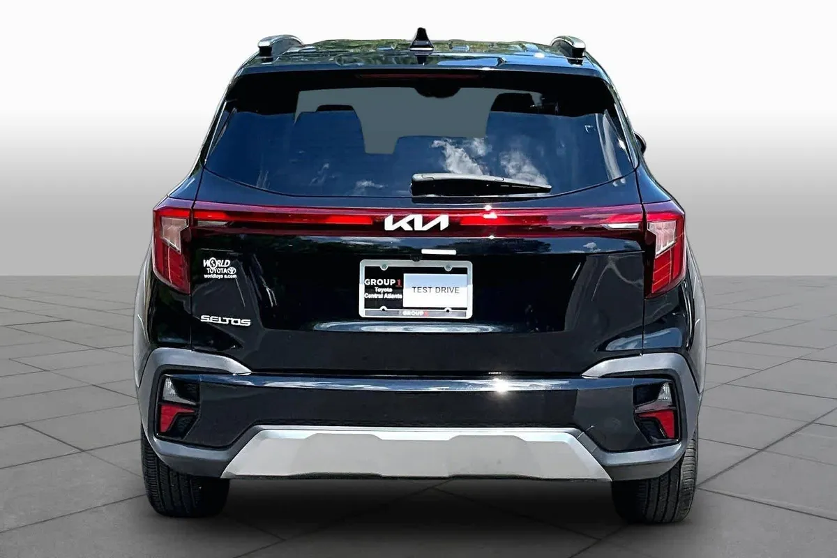 2024 Kia Seltos S thumbnail 5