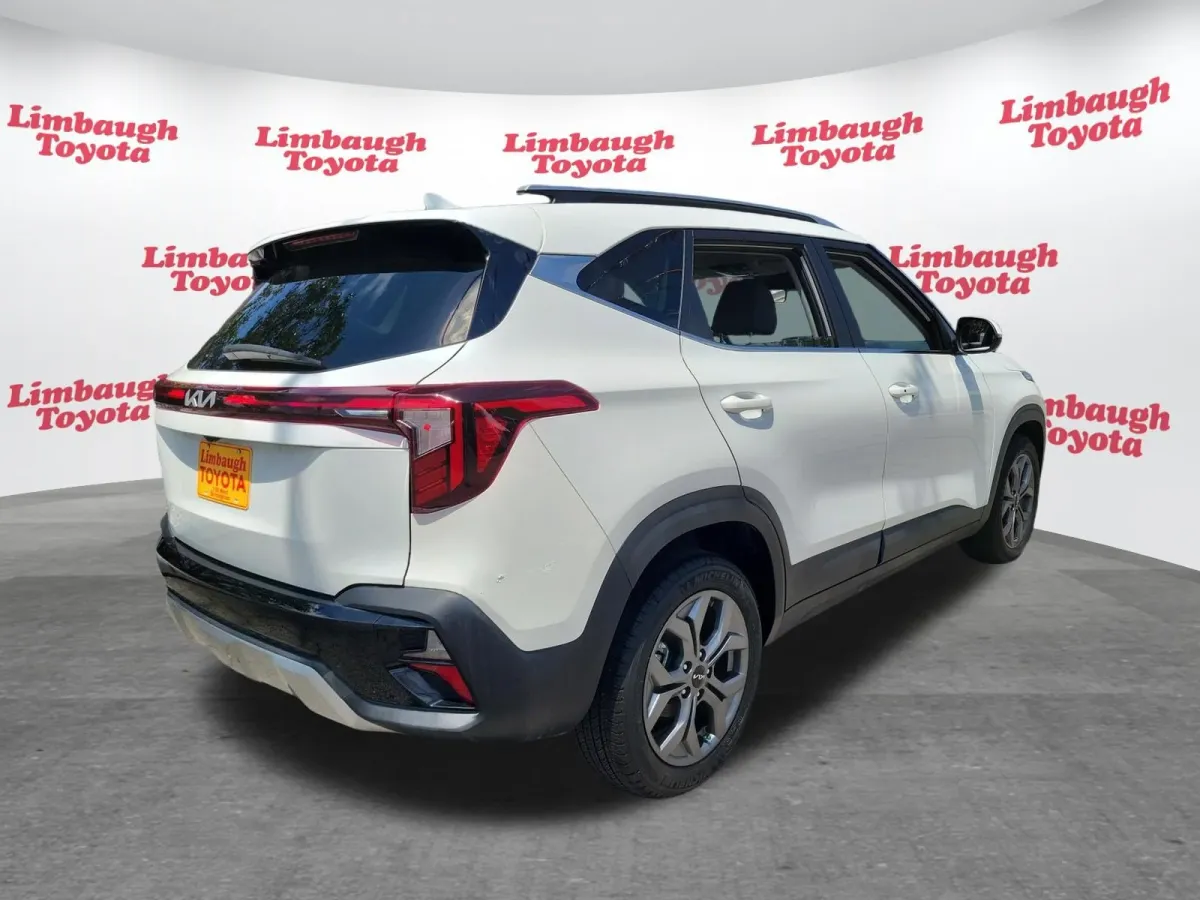 2024 Kia Seltos S thumbnail 24