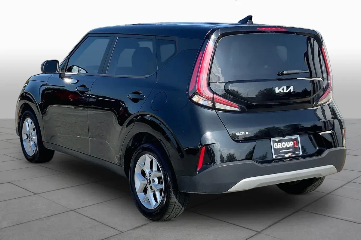 2024 Kia Soul LX thumbnail 11