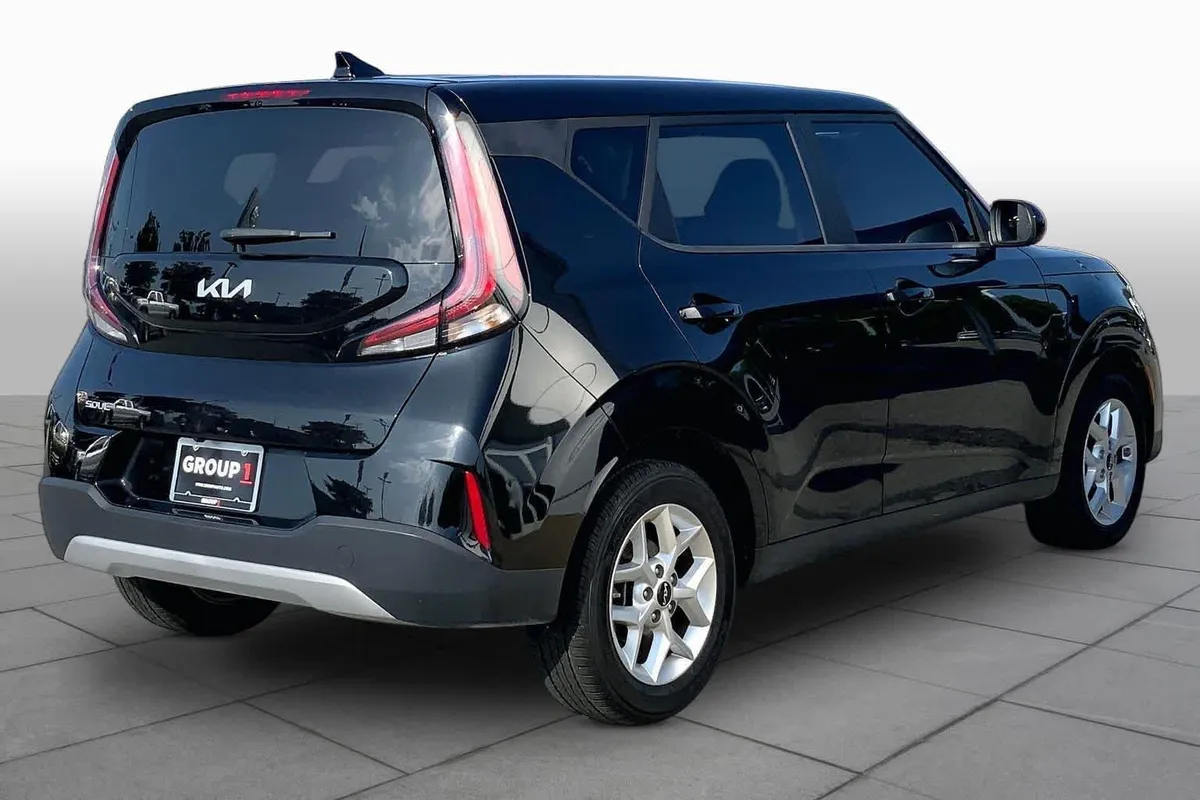 2024 Kia Soul LX thumbnail 12