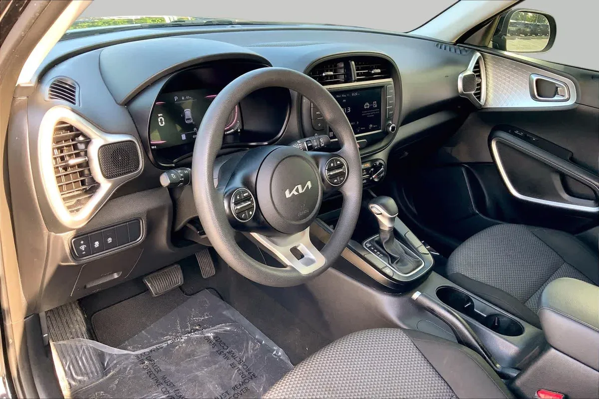 2024 Kia Soul LX thumbnail 16