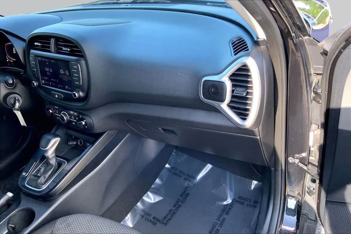 2024 Kia Soul LX thumbnail 17