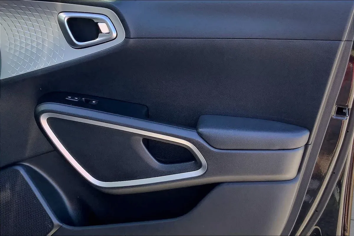 2024 Kia Soul LX thumbnail 21