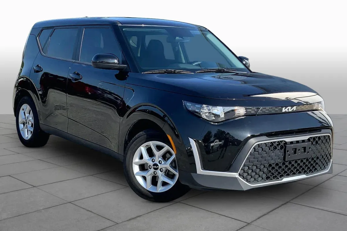 2024 Kia Soul LX thumbnail 3