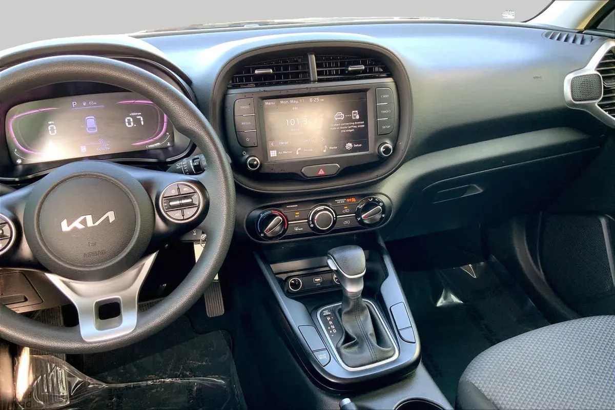 2024 Kia Soul LX thumbnail 7