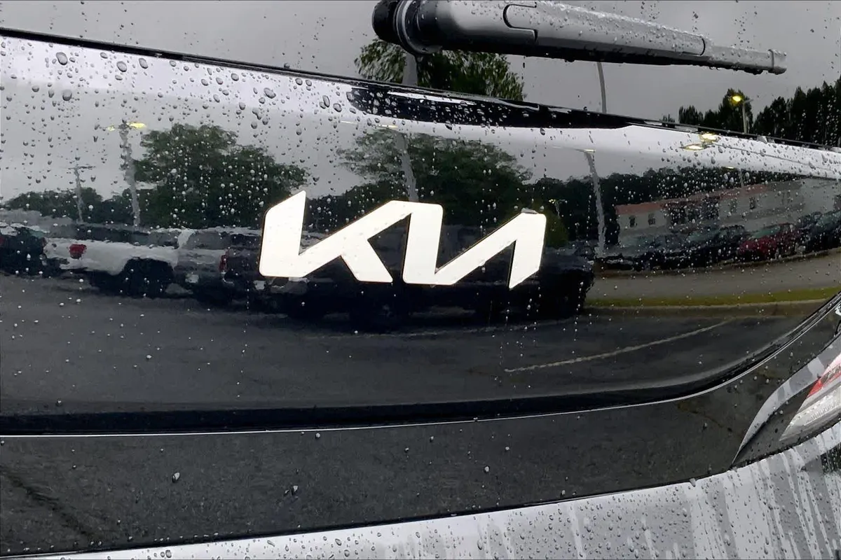 2024 Kia Soul LX thumbnail 10