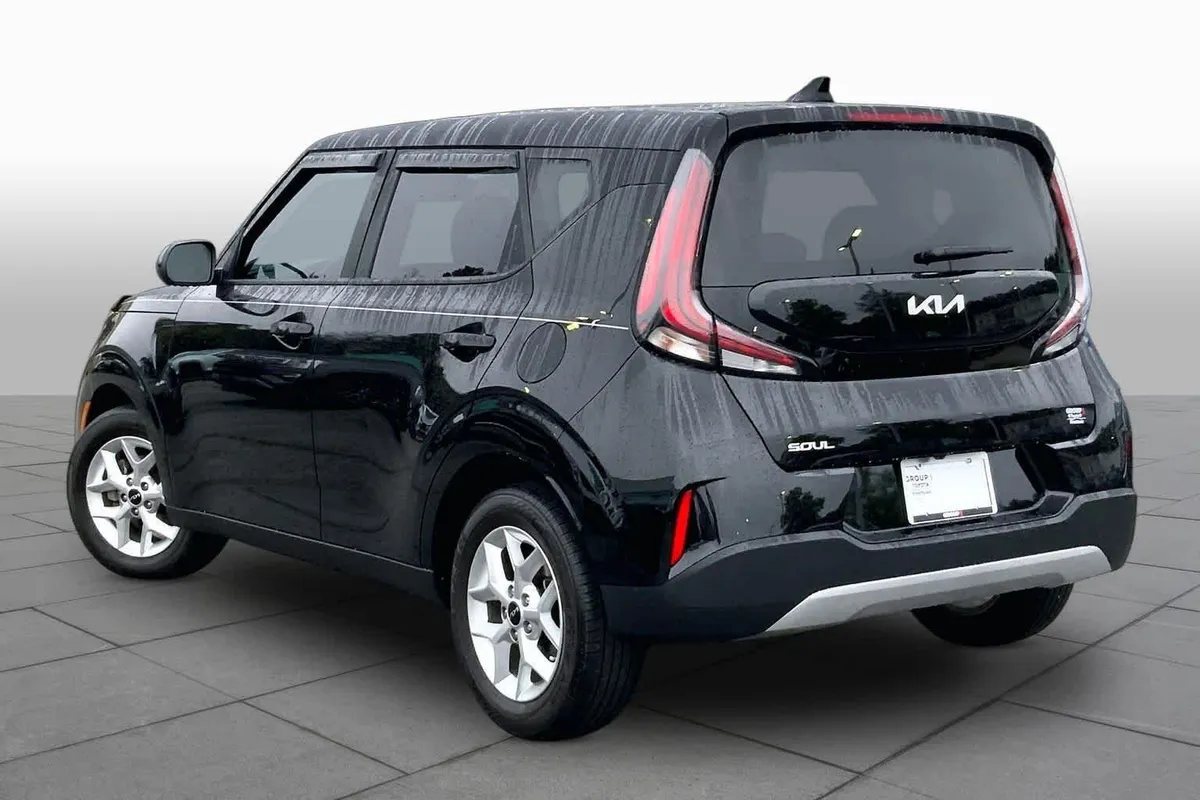 2024 Kia Soul LX thumbnail 12