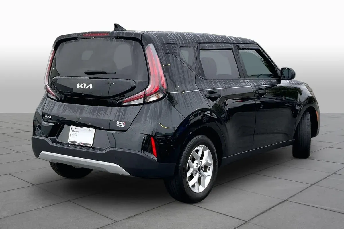 2024 Kia Soul LX thumbnail 13