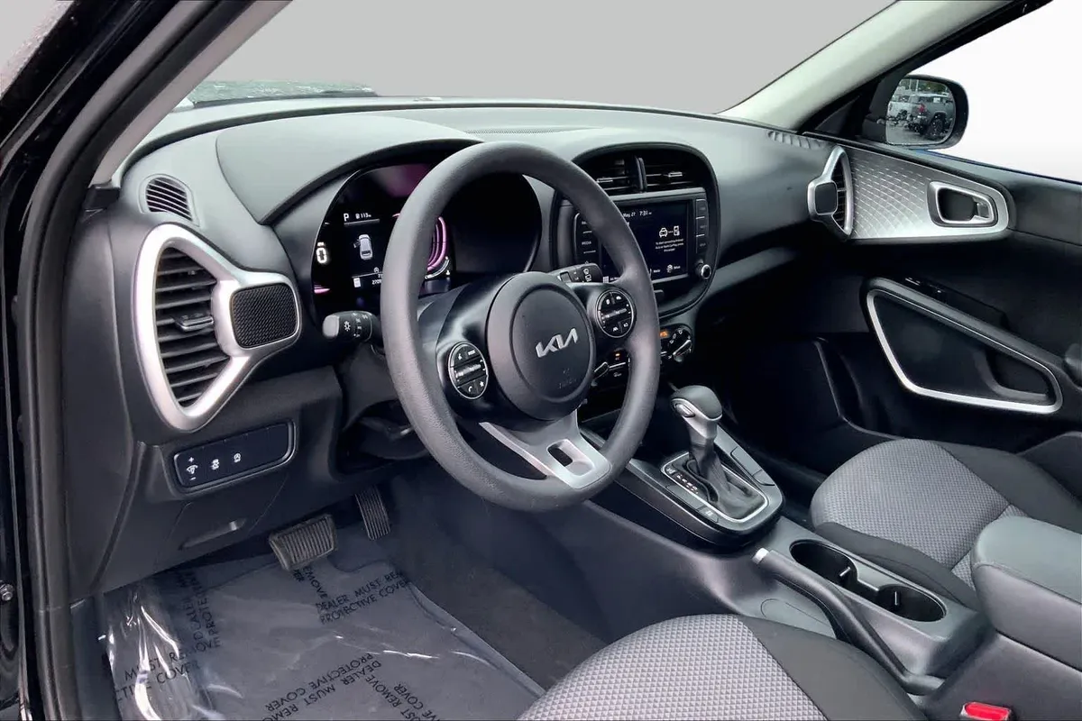 2024 Kia Soul LX thumbnail 17