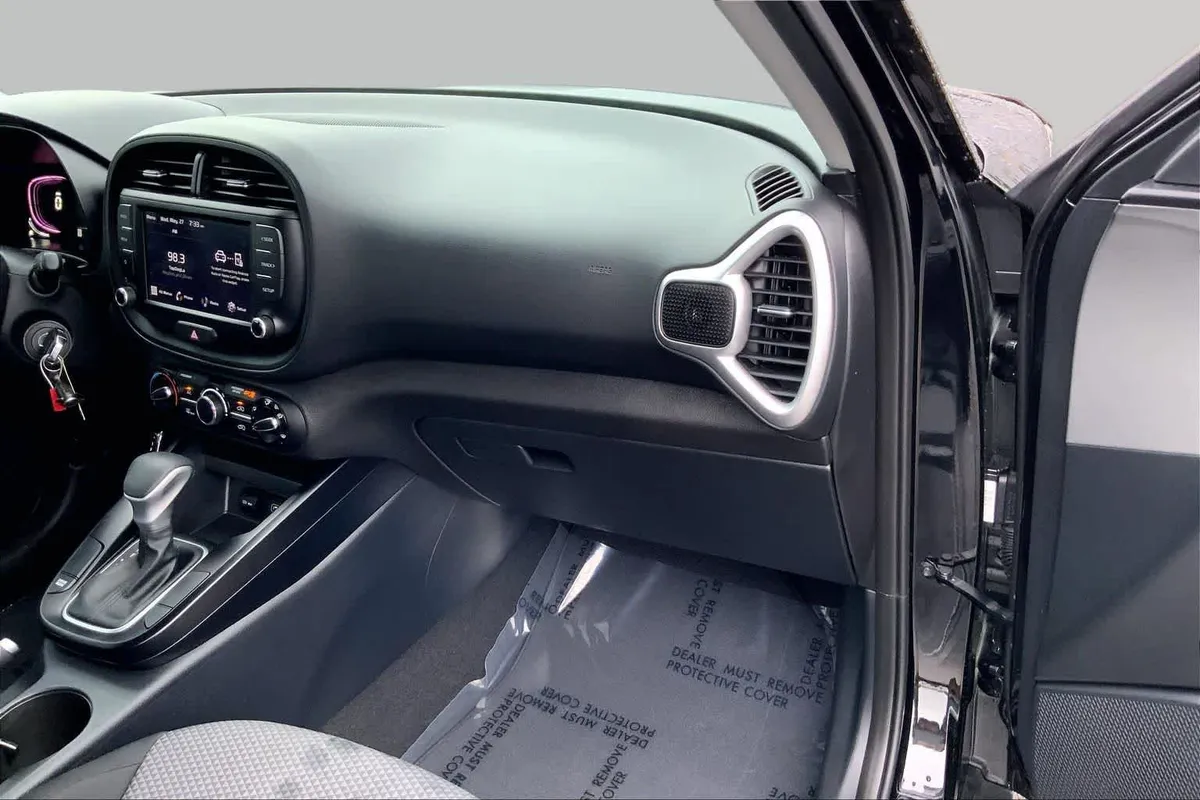 2024 Kia Soul LX thumbnail 18