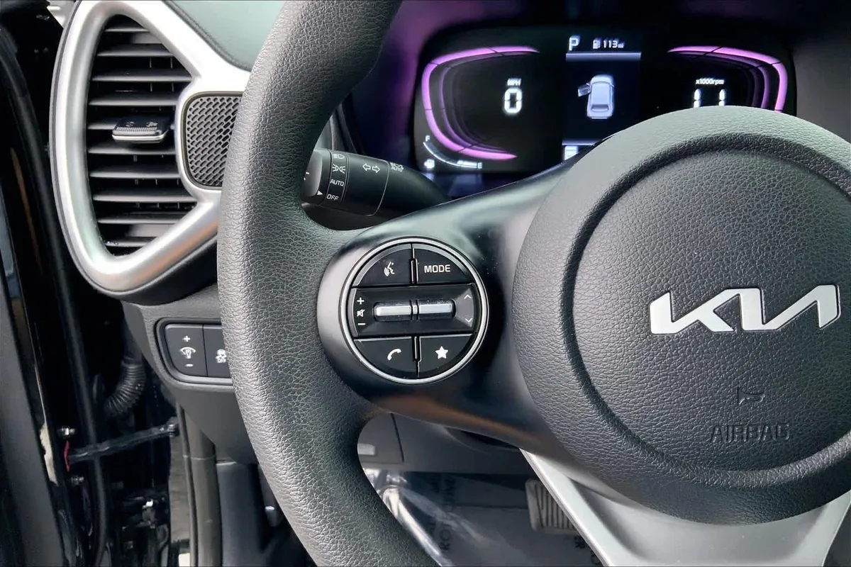 2024 Kia Soul LX thumbnail 23