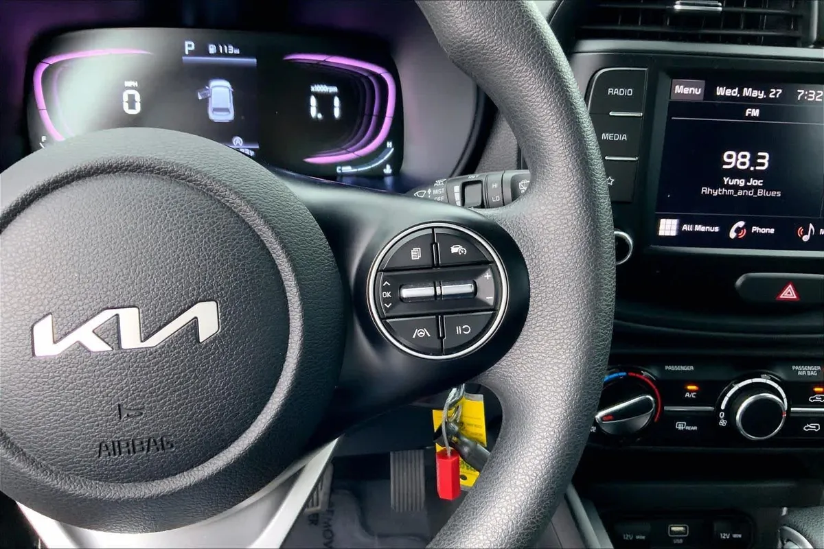 2024 Kia Soul LX thumbnail 24