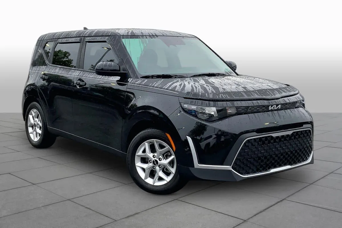 2024 Kia Soul LX thumbnail 3