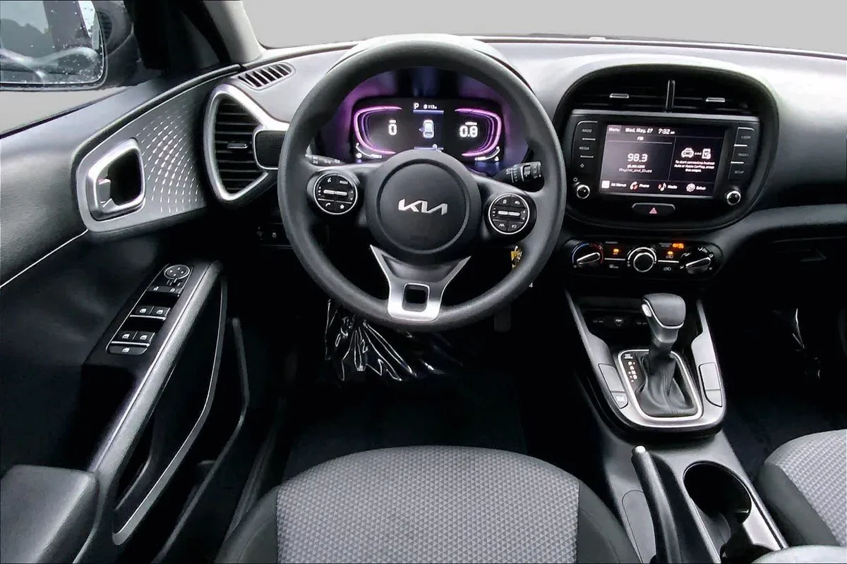 2024 Kia Soul LX thumbnail 6