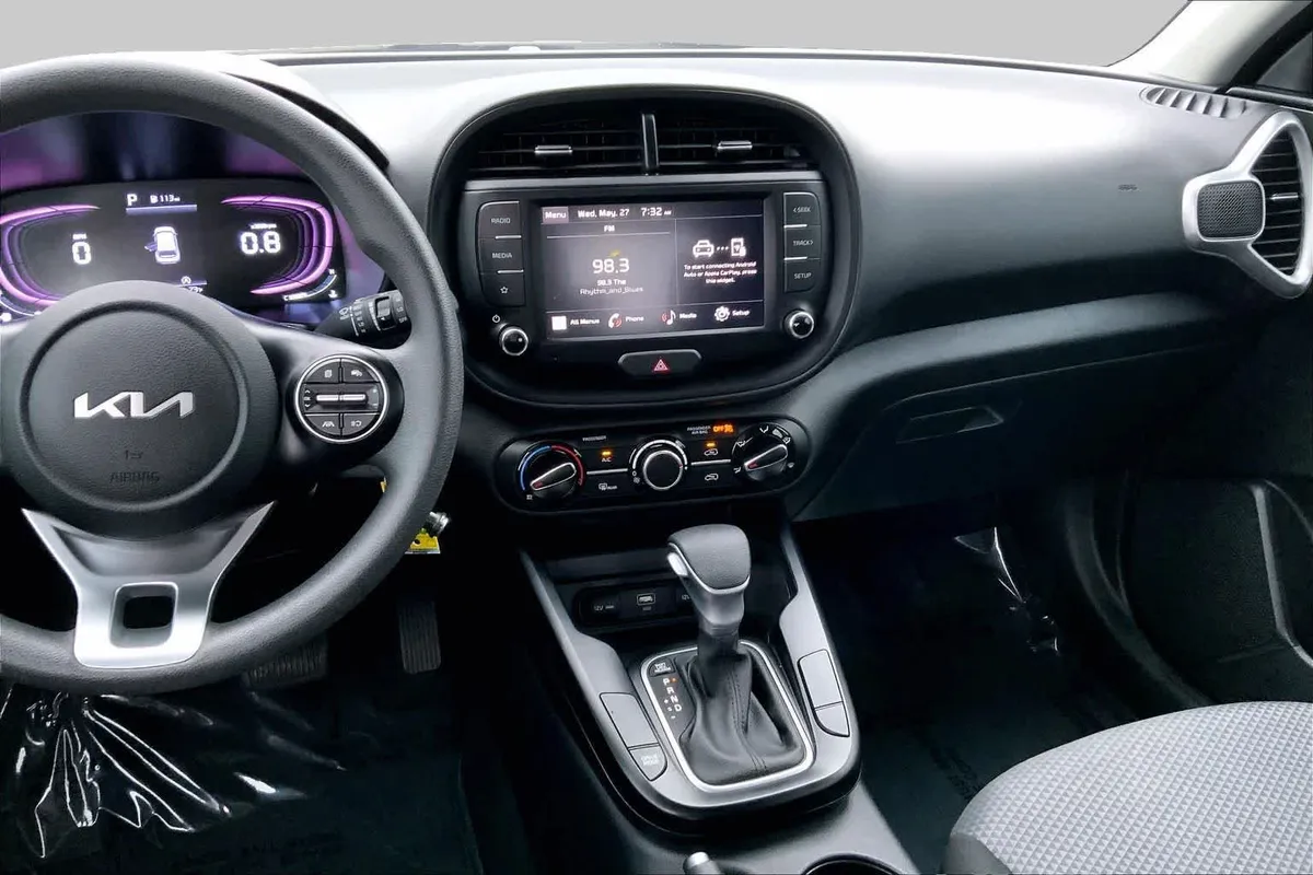 2024 Kia Soul LX thumbnail 7