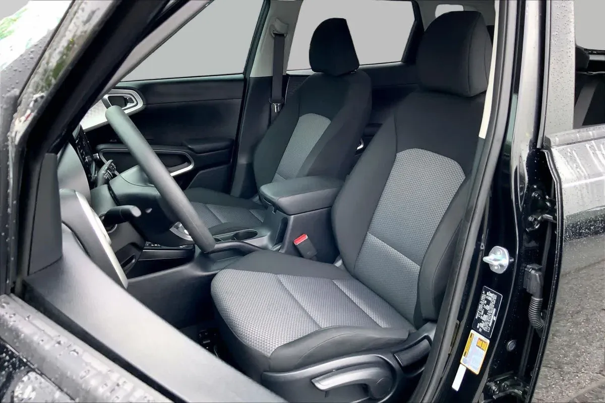 2024 Kia Soul LX thumbnail 8