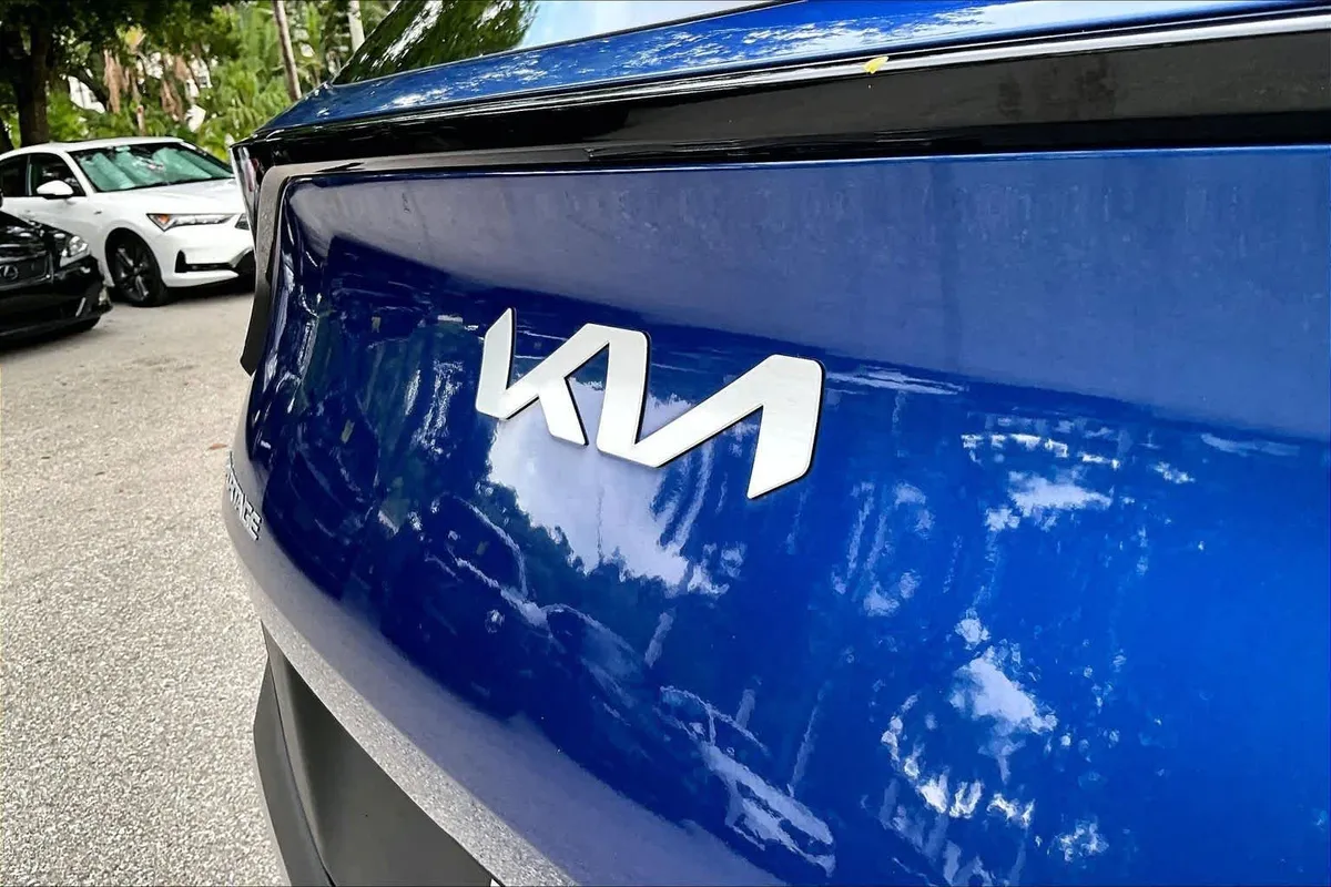 2024 Kia Sportage EX thumbnail 31