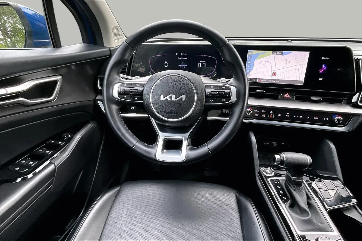 2024 Kia Sportage EX thumbnail 6