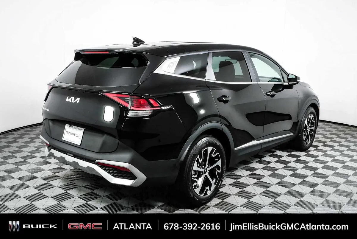 2024 Kia Sportage EX thumbnail 2