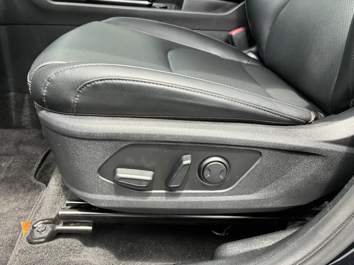 2024 Kia Sportage EX thumbnail 23