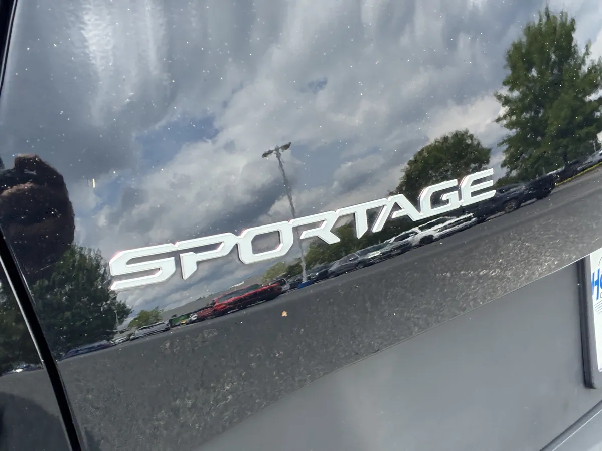 2024 Kia Sportage EX thumbnail 9