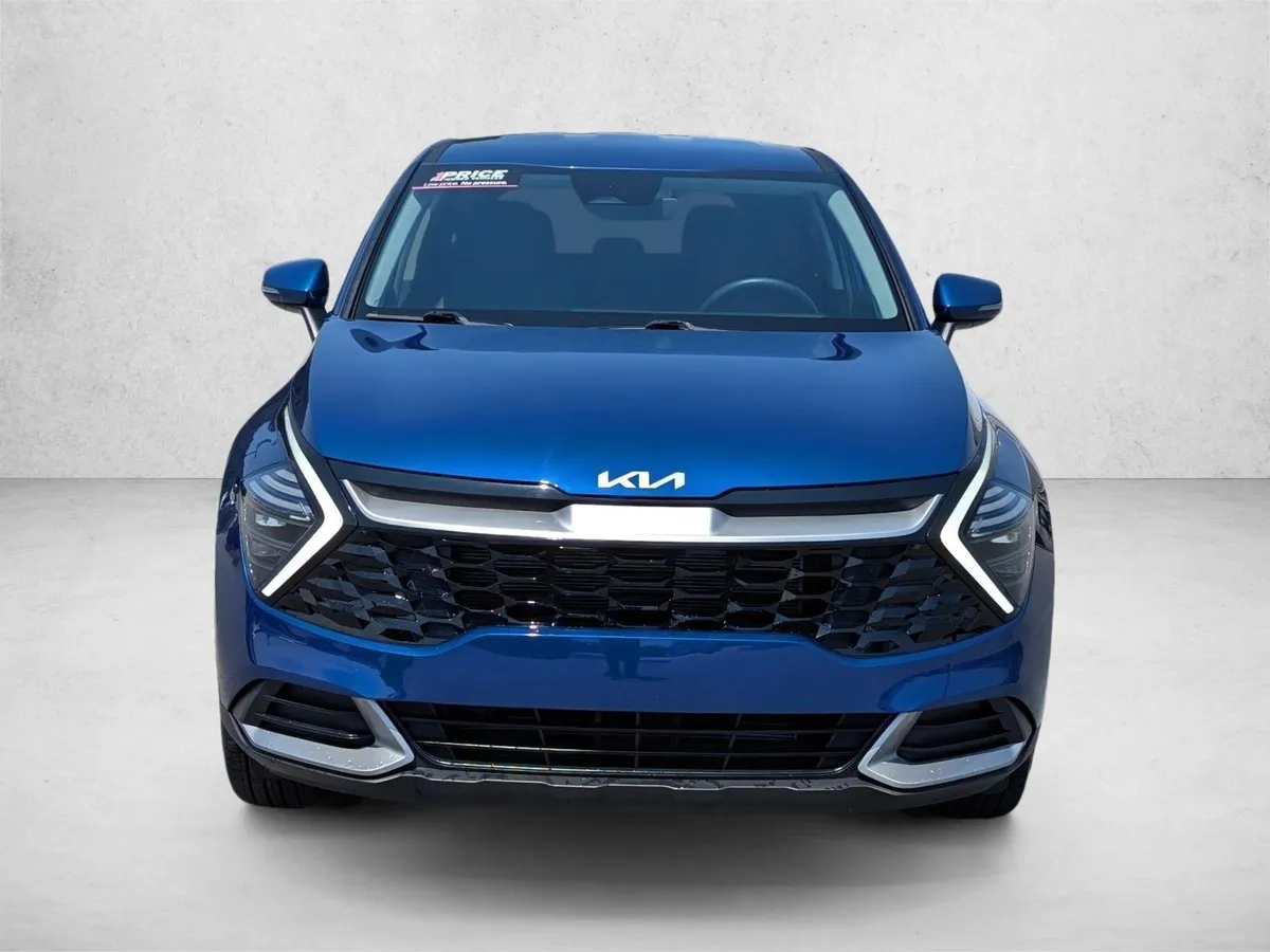 2024 Kia Sportage EX thumbnail 2