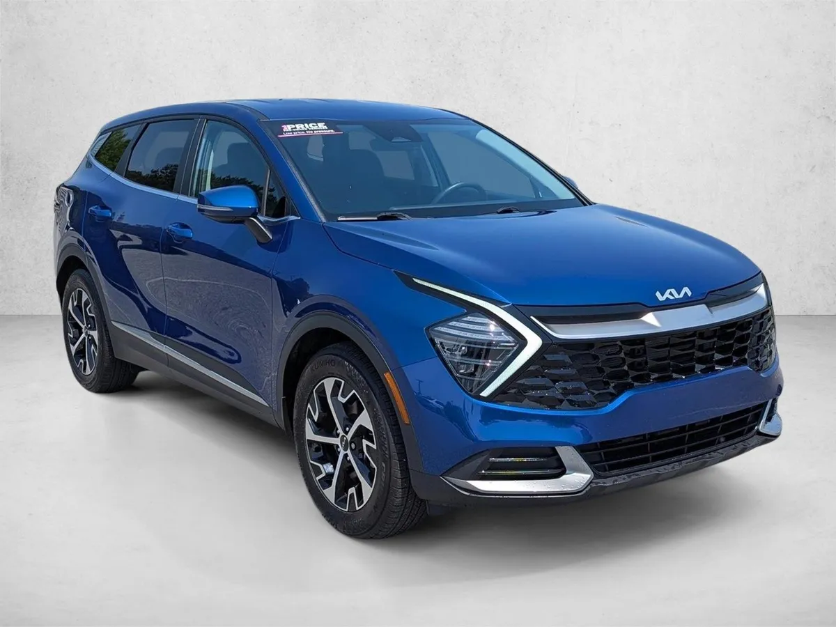 2024 Kia Sportage EX thumbnail 3