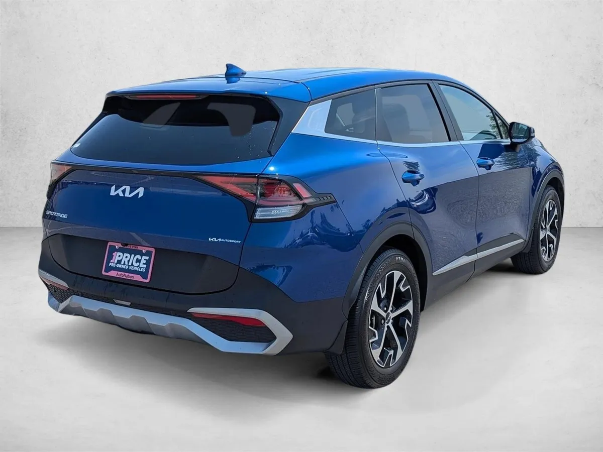 2024 Kia Sportage EX thumbnail 5