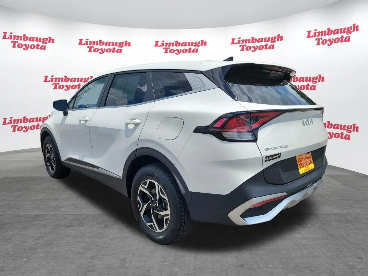 2024 Kia Sportage LX thumbnail 24