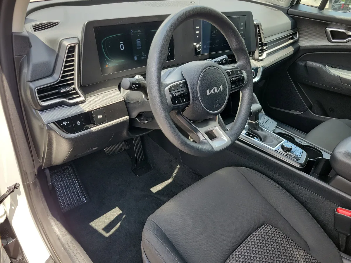 2024 Kia Sportage LX thumbnail 4