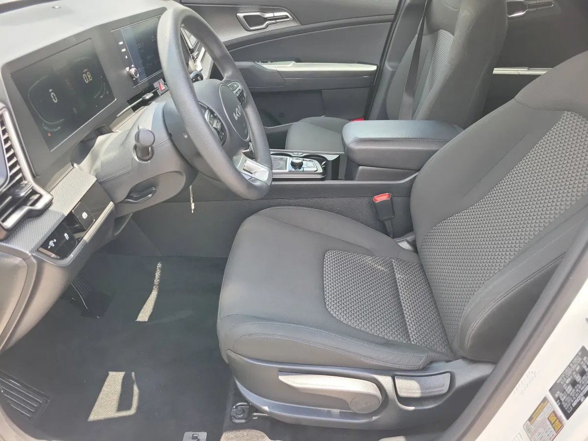 2024 Kia Sportage LX thumbnail 5