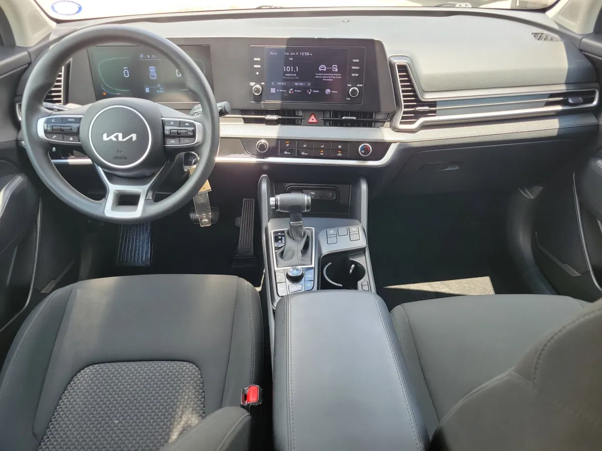 2024 Kia Sportage LX thumbnail 9