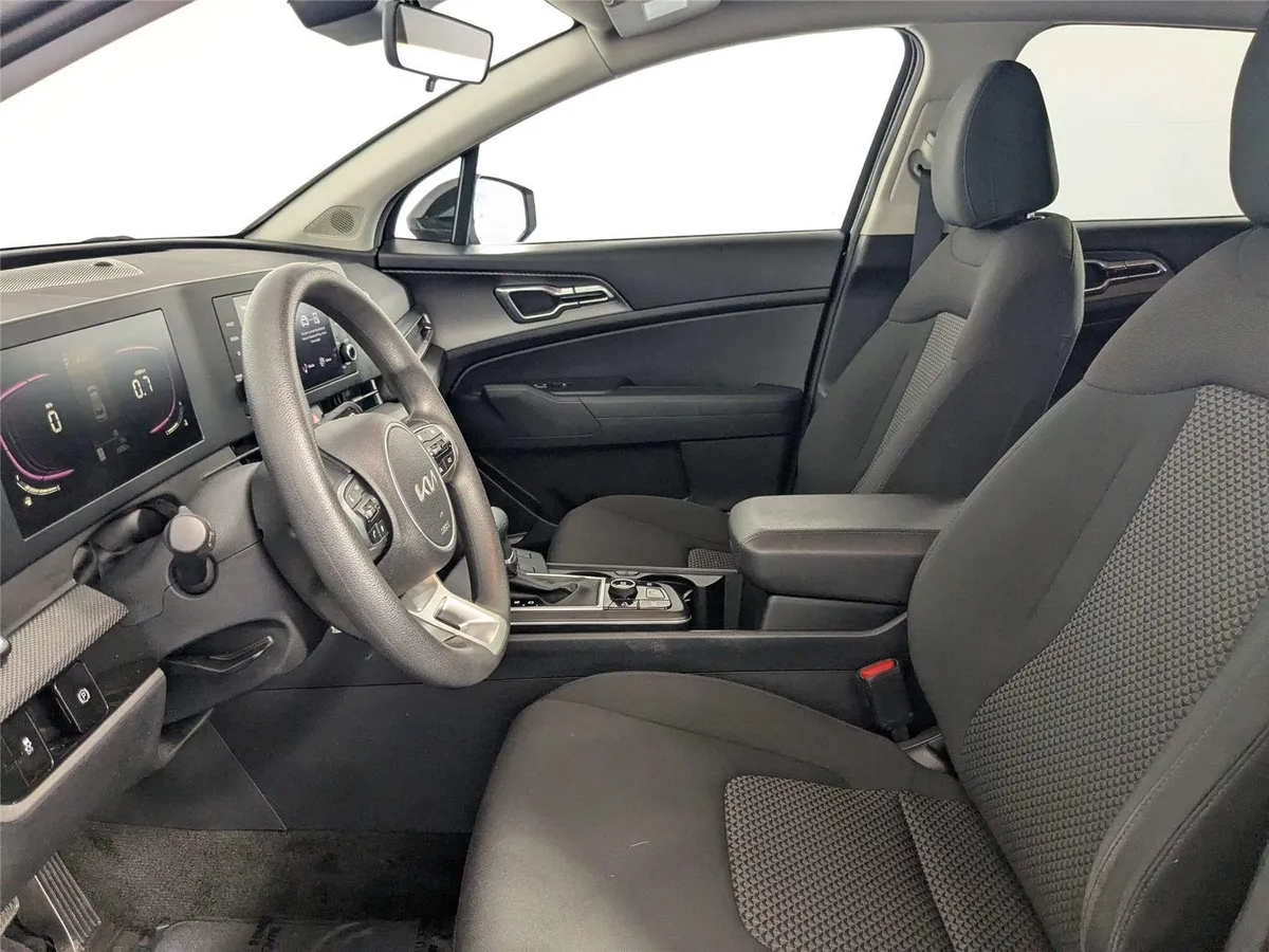 2024 Kia Sportage LX thumbnail 11