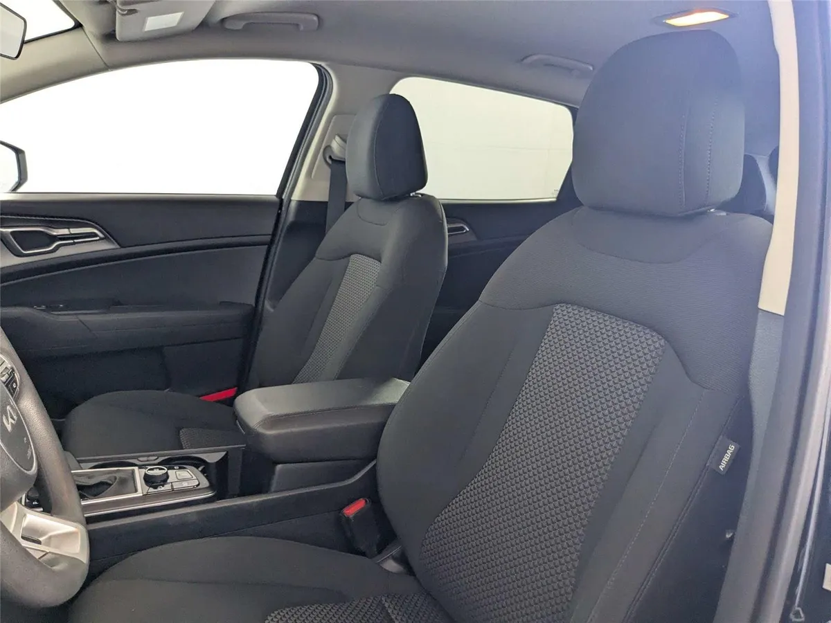 2024 Kia Sportage LX thumbnail 12