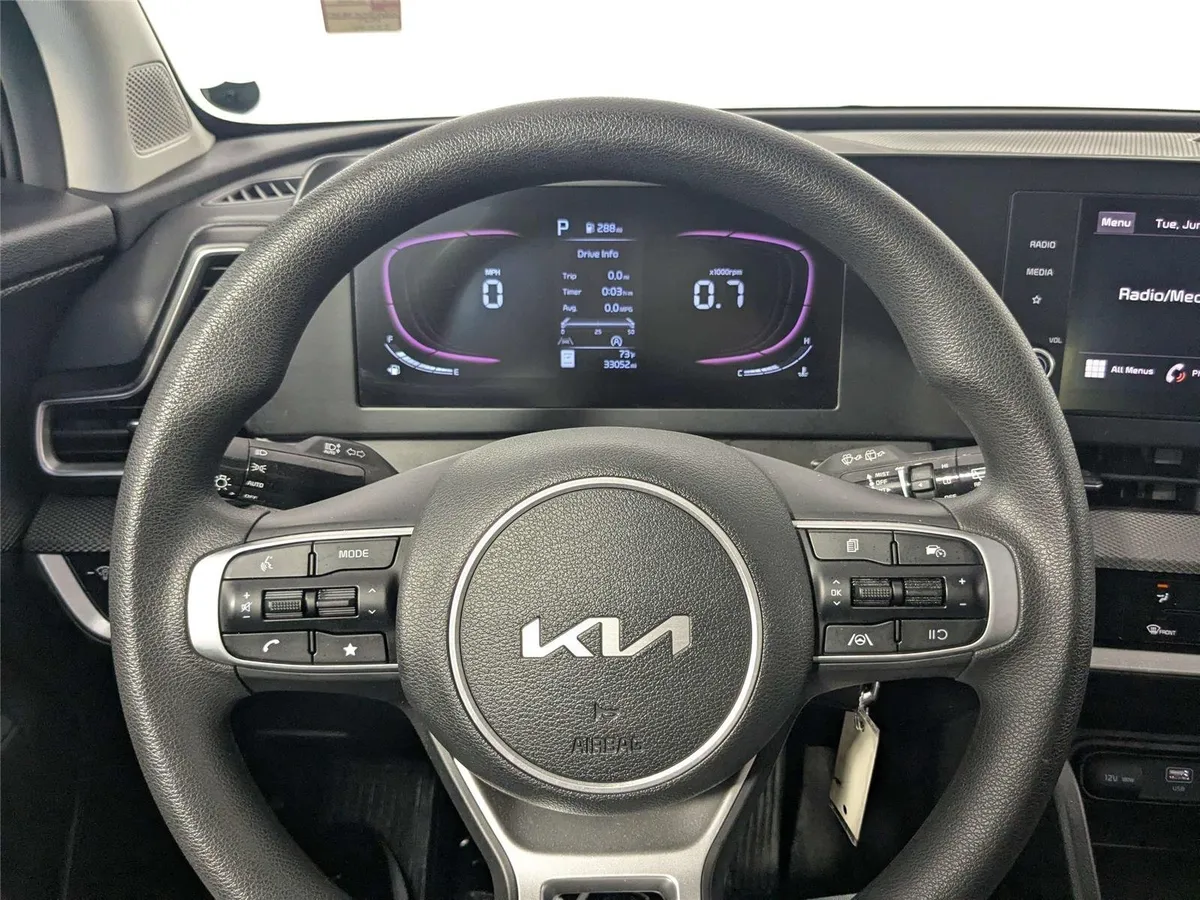 2024 Kia Sportage LX thumbnail 16