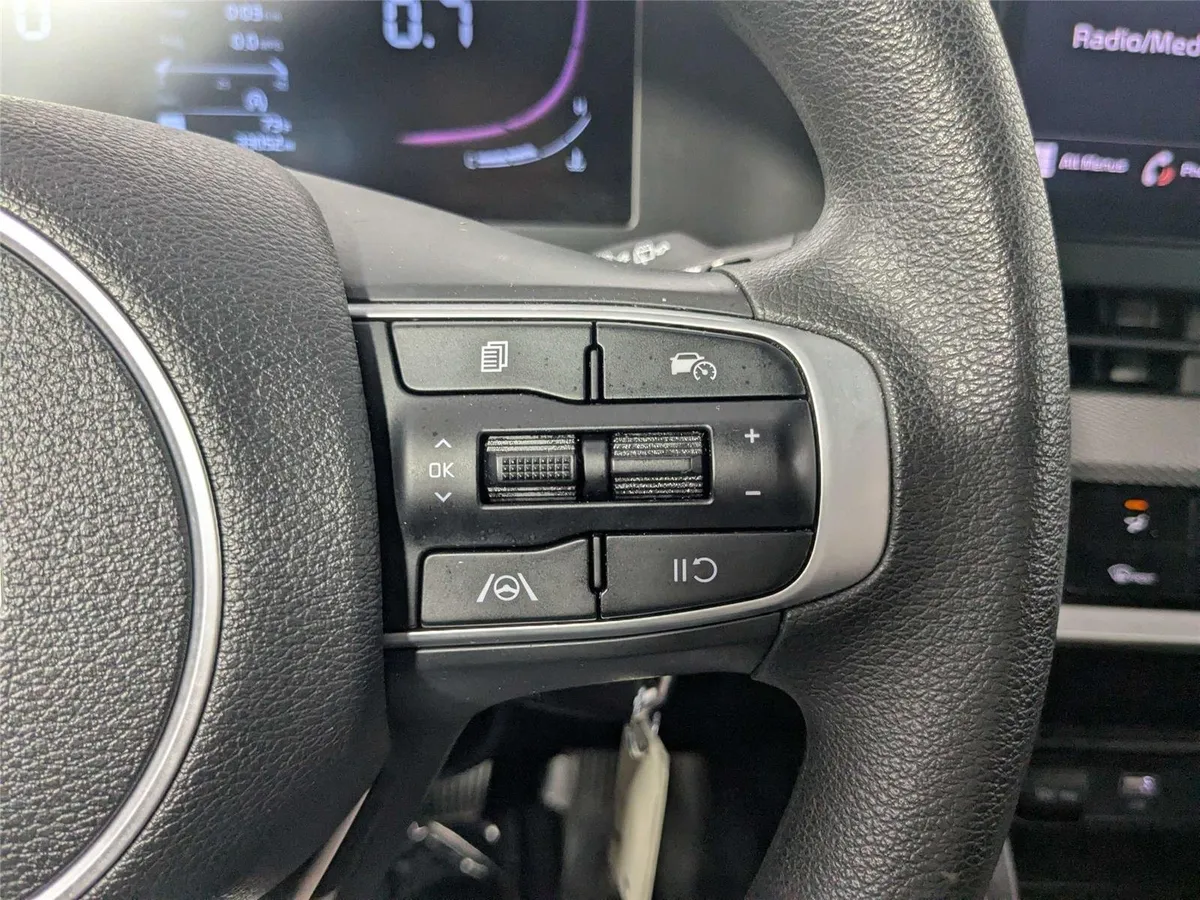 2024 Kia Sportage LX thumbnail 18