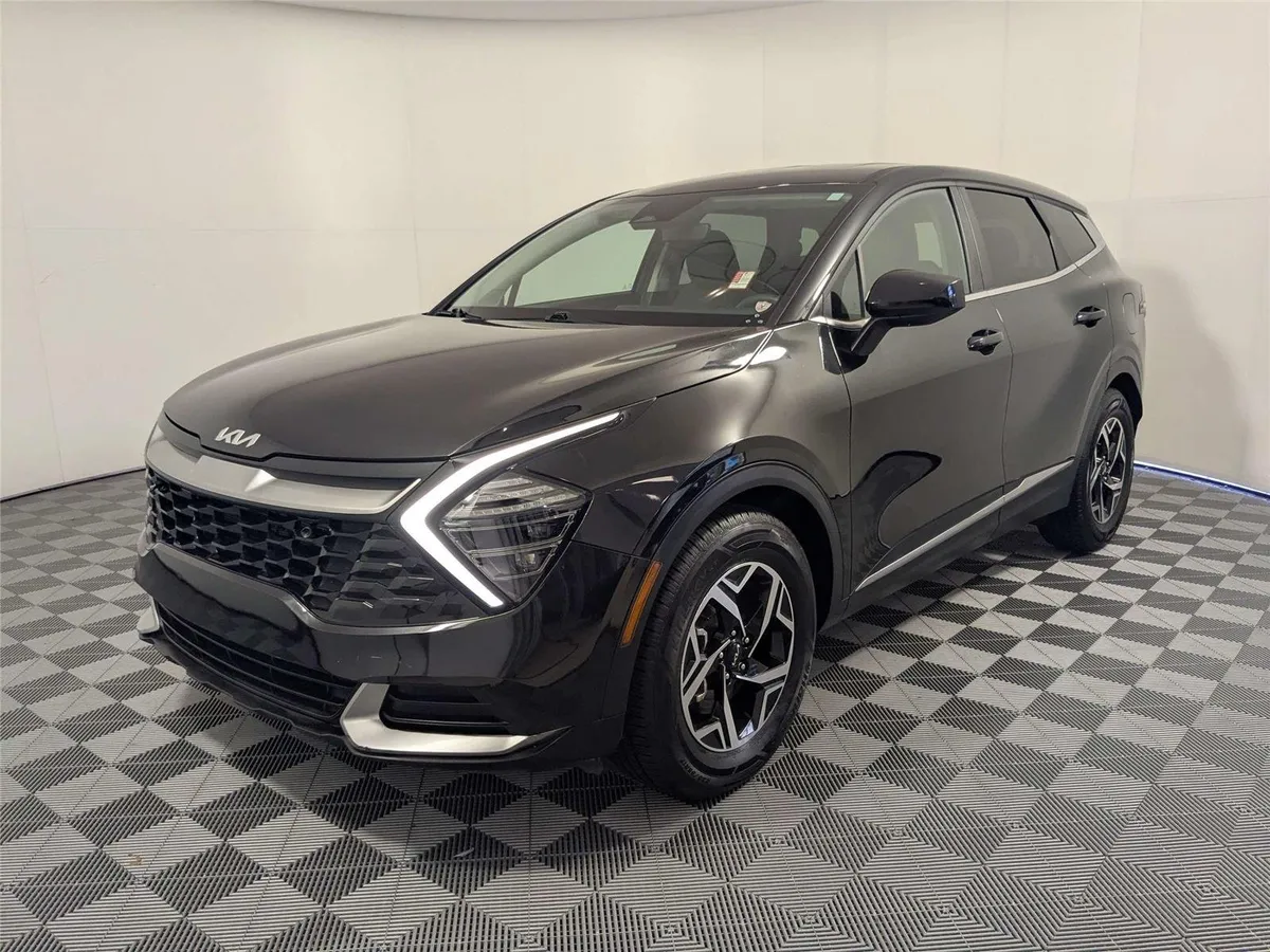 2024 Kia Sportage LX thumbnail 2