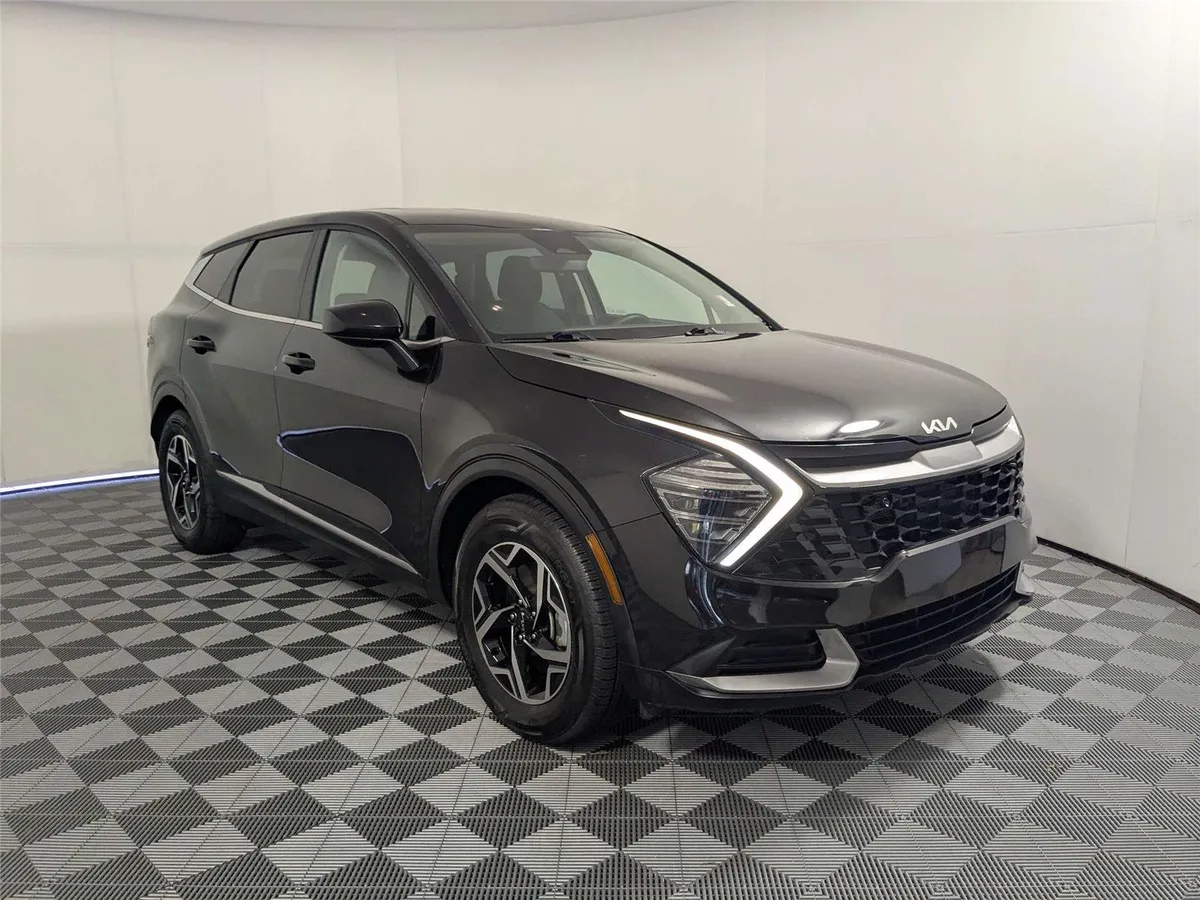 2024 Kia Sportage LX thumbnail 3