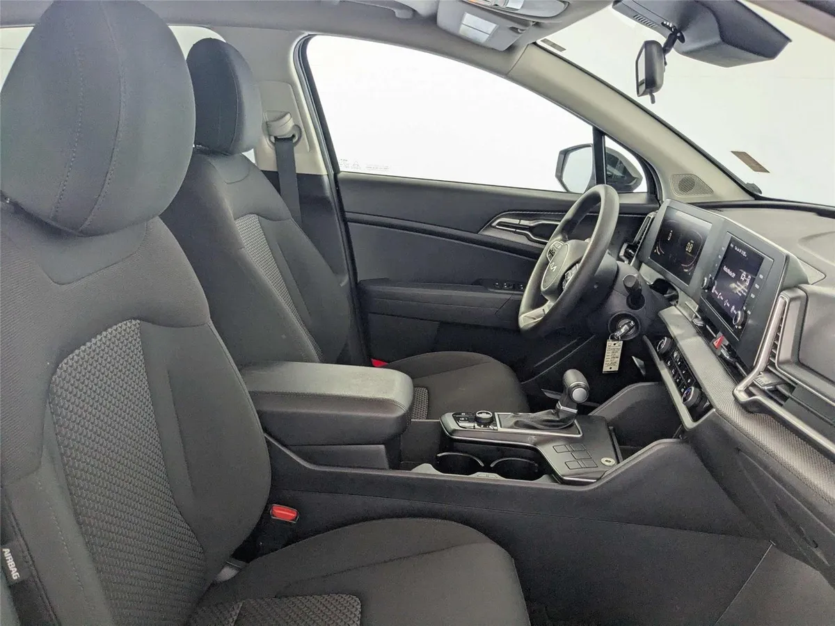 2024 Kia Sportage LX thumbnail 30