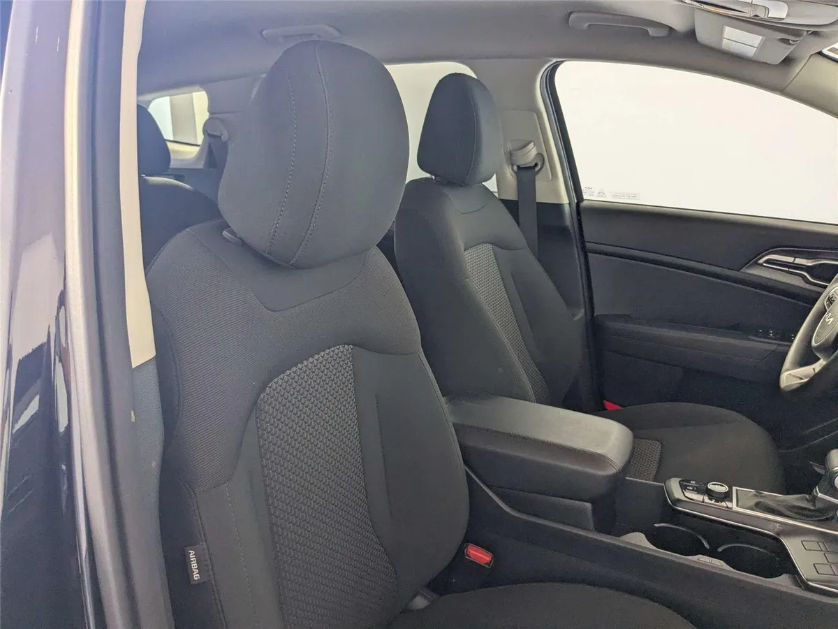 2024 Kia Sportage LX thumbnail 31