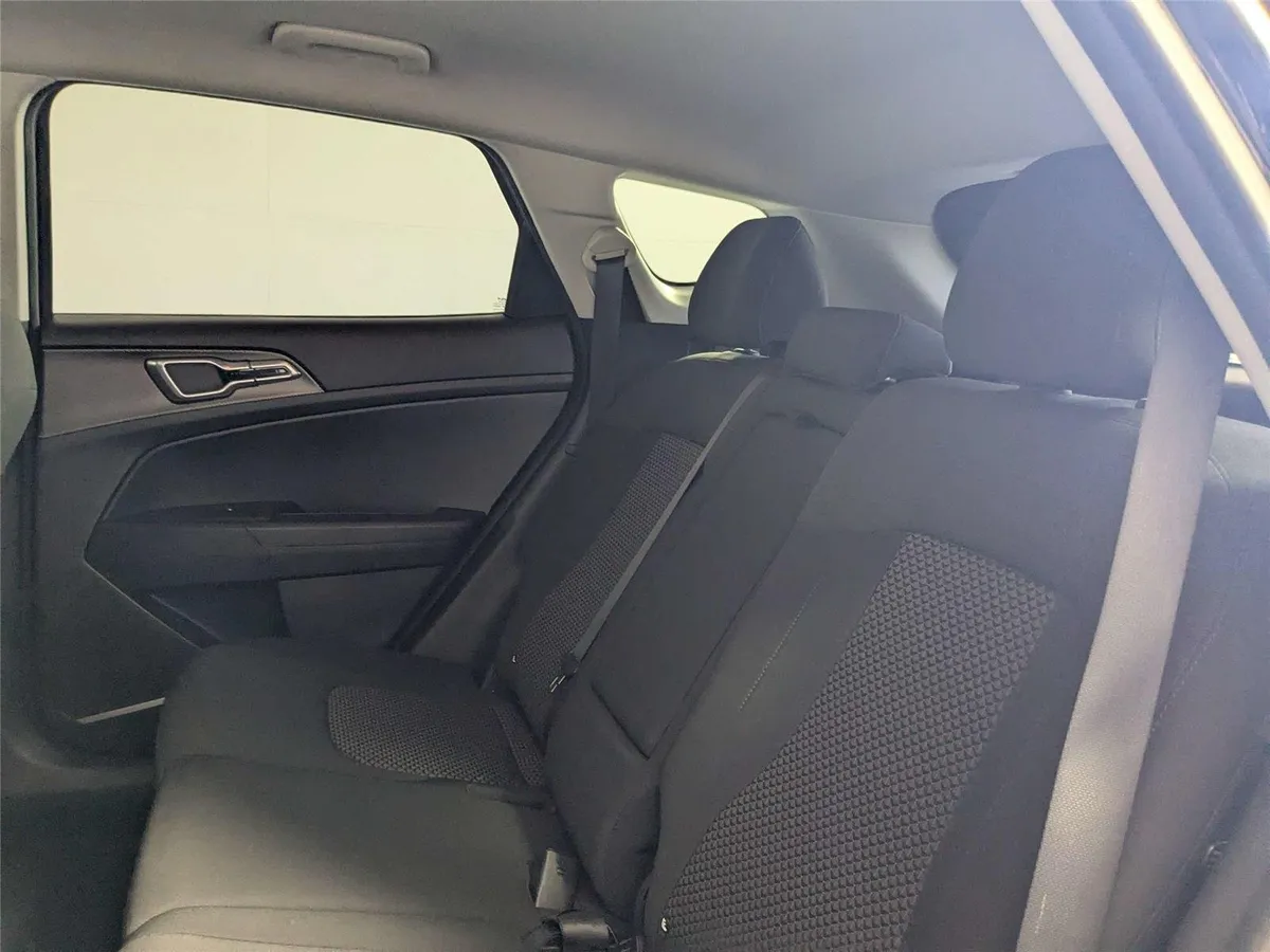 2024 Kia Sportage LX thumbnail 32